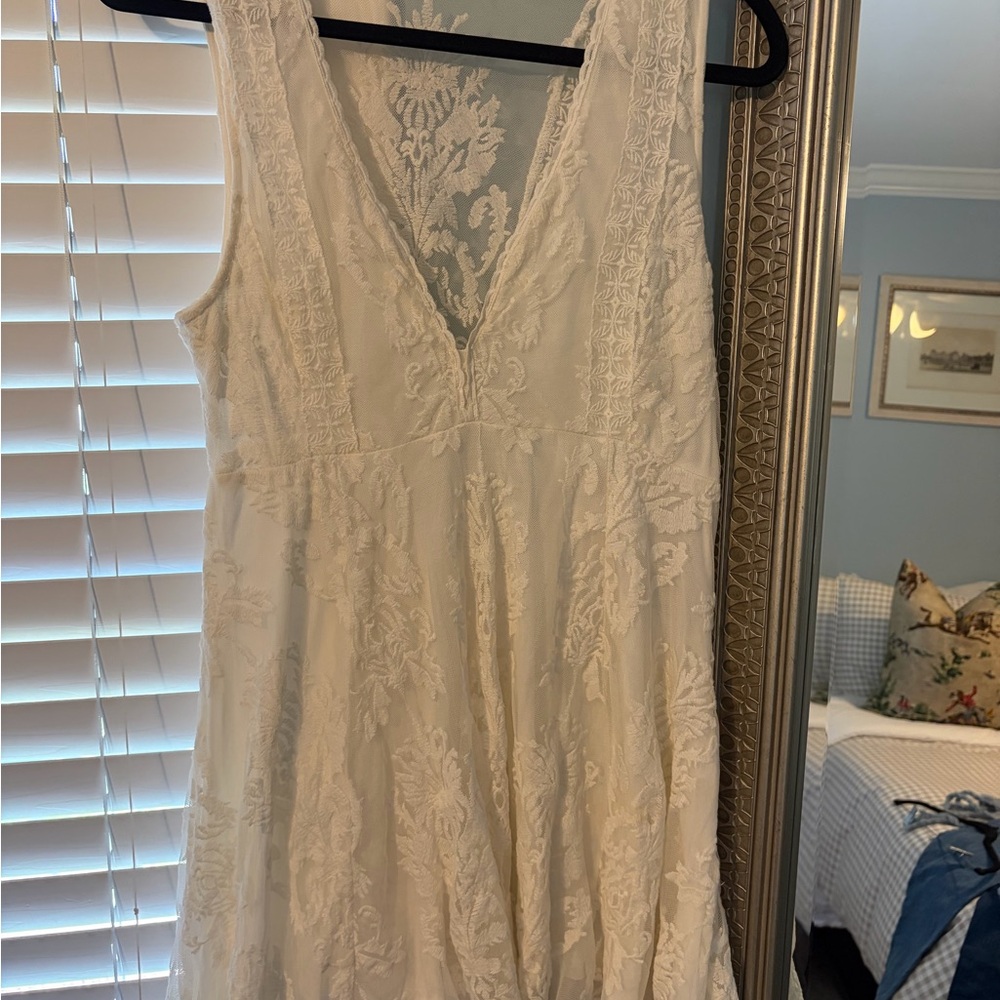 Free People Ivory Lace V-Neck Women’s mini Dress SIZE 2